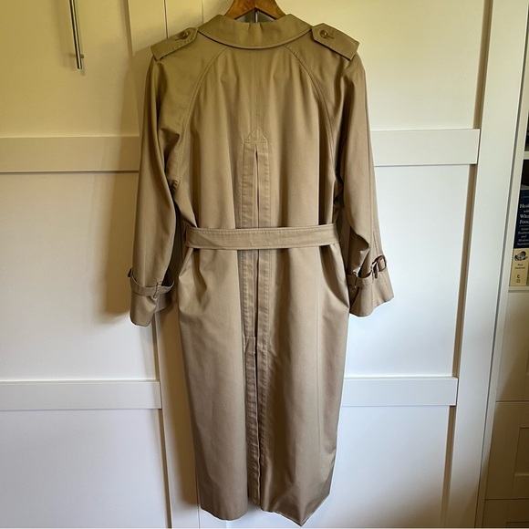Burberry Classic Tan Trench Coat - Picture 6 of 10
